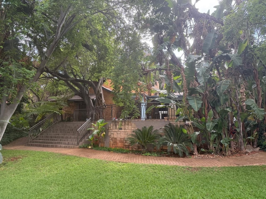 5 Bedroom Property for Sale in Safari Gardens North West